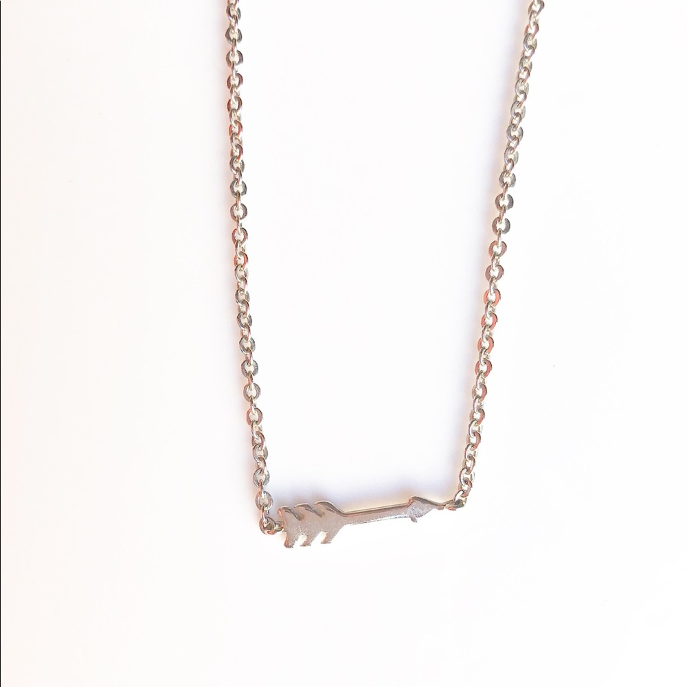 TOBI: SMALL ARROW NECKLACE